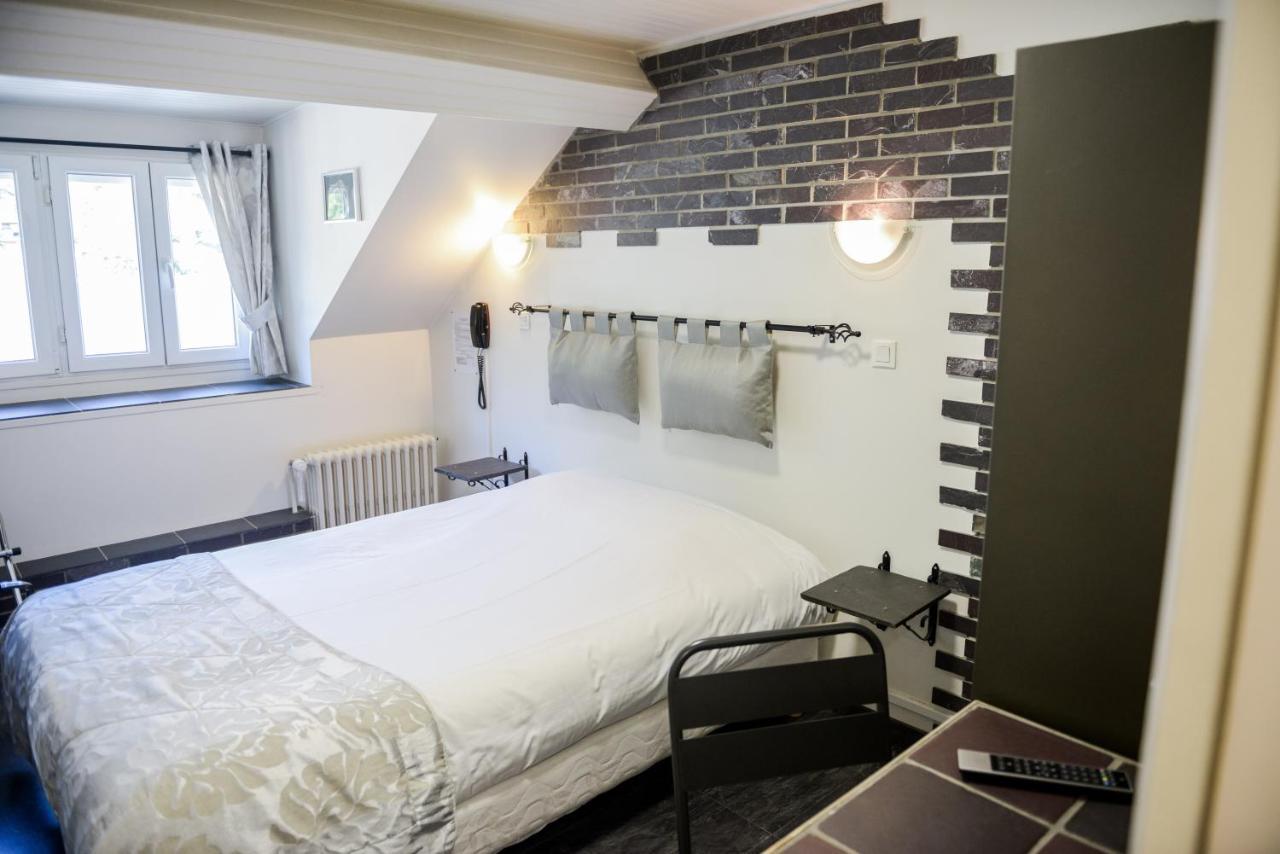 Logis Le Saint Hubert Hotel Haybes Екстериор снимка