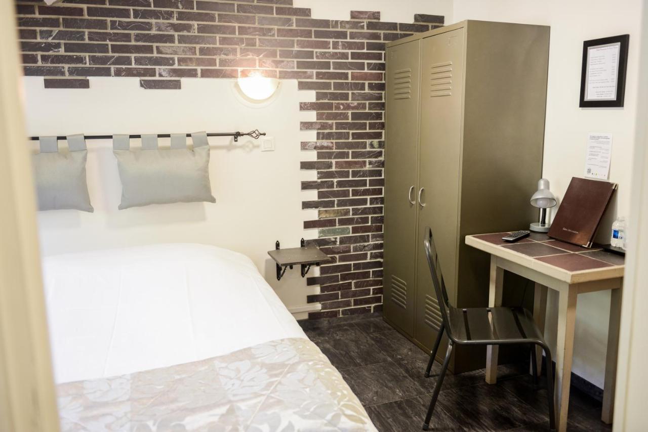 Logis Le Saint Hubert Hotel Haybes Екстериор снимка