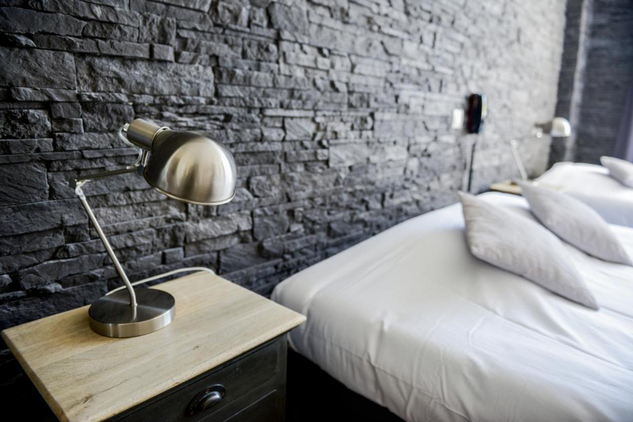 Logis Le Saint Hubert Hotel Haybes Екстериор снимка
