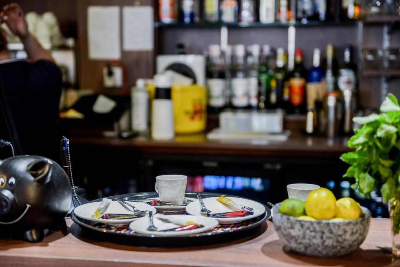 Logis Le Saint Hubert Hotel Haybes Екстериор снимка